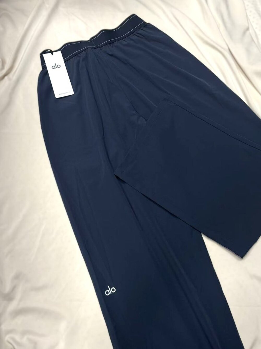 Brand new Alo Yoga Suit Up Navy Pants Regular  30-inch inseam loose-fit trousers - Picture 6 of 12